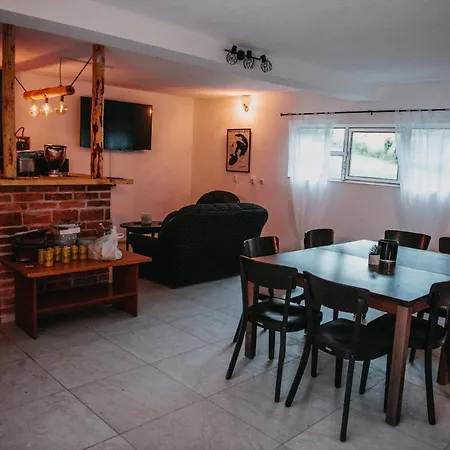 Vidovo Domacinstvo Feriehus *