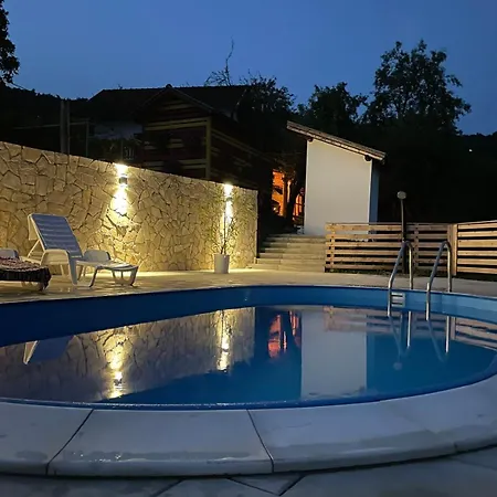 Vidovo Domacinstvo בית נופש באניה לוקה