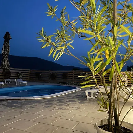 Vidovo Domacinstvo * באניה לוקה